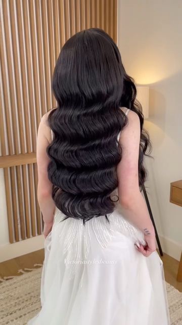 Long Glam Hair, Glamour Waves Hair, Loose Hollywood Waves, Hollywood Waves With Bangs, Wavy Hair Wedding Styles, Long Wavy Wedding Hair, Prom Waves, Middle Part Hollywood Waves, Hollywood Waves Middle Part