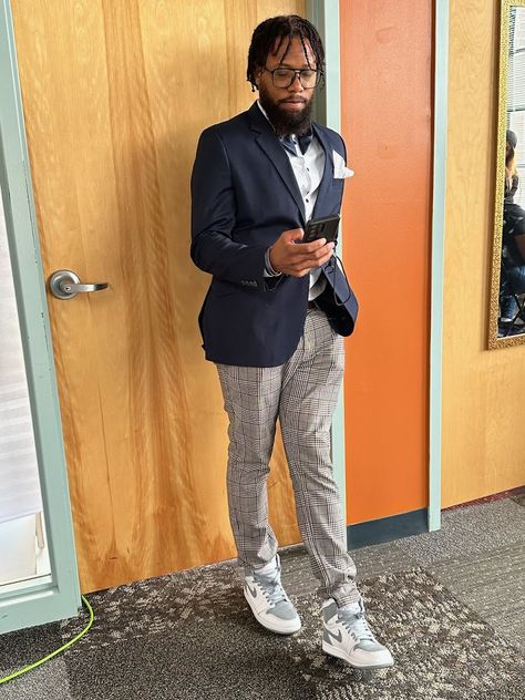 Black man in a blazer, bowtie, and patterned denim, wearing the Air Jordan 1 High Costume Jordan 1, Jordan 1 With Suit Men, Jeans And Blazer Outfit Men, Jordan Fit, Jeans Blazer Outfit, Jordan 1 Dior, Jordan Fits, Suits And Sneakers, Sneaker Ball