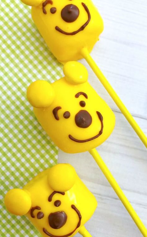 Cute & easy Winnie-the-Pooh Marshmallow Pops are a fun treat for movie night and birthday parties! Easy Cake Pops, Book Treats, Christopher Robin Movie, Cake Pops Recipe, Cake Pop Recipe Easy, Cooking With Toddlers, Robin Movie, Creamsicle Cake, Pooh Pictures