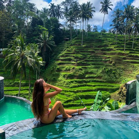 Bali Honeymoon Pictures, Bali Pics Ideas, Bali Beach Club Outfit, Bali Poses Ideas, Bali Vacation Aesthetic, Bali Inspo Pics, Bali Photo Ideas Instagram, Bali Photoshoot Ideas, Bali Travel Aesthetic