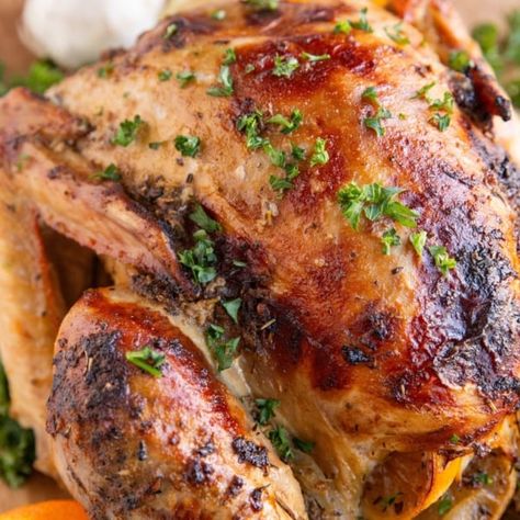 Oven Roasted Whole Chicken, Whole Roast Chicken Recipe, Roasted Whole Chicken, Fowl Recipes, Chicken Delight, Chicken Dance, Chicken Roast, Roasted Chicken And Potatoes, Homemade Things