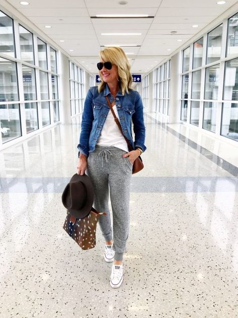 Browse these airport outfits and find the perfect travel outfits or traveling outfits Grey Ny Cap Outfit, Lululemon Everyday Belt Bag Outfit, Joggers Workout Outfit, Athleisure Outfits Over 40, Cute Airplane Outfit, Spring Vacation Outfits, Casual Travel Outfit, Comfy Airport Outfit, Comfortable Travel Outfit