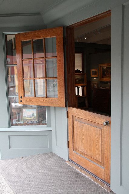 I really want one of these barn doors in the country house... Kind of neat; maybe one of the doors at the back of the house? Split Door, Farmhouse Doors, Dutch Door, Carved Doors, Home Doors, Style At Home, Basement Remodeling, Barndominium, Barn House