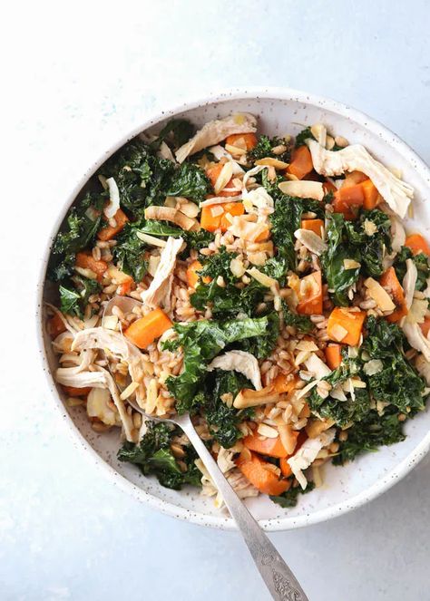 Farro bowls filled with so many of my favorite things— shredded chicken, roasted sweet potatoes and kale, flaked coconut, and slivered almonds. If you haven’t jumped on the farro train yet, you better fix that quick. It’s my favorite grain! It’s got a chewy texture and nutty flavor that I just love. And I owe … Farro Recipes Healthy, Chicken Farro Bowl, Farro Bowl Recipe, Farro Bowls, Sweet Potatoes And Kale, Farro Bowl, Potatoes And Kale, Chicken Sweet Potatoes, Nourish Bowls