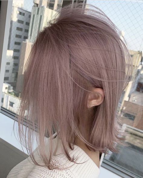 Pretty Outfits Korean Fashion, Korean Hairstyle Color Hair Dye, Korean Colored Hair, Subtle Hair Dye Ideas, Lavender Beige Hair, Korean Color Hair, Korean Hair Dye Ideas, Smoky Pink Hair, Korean Pink Hair