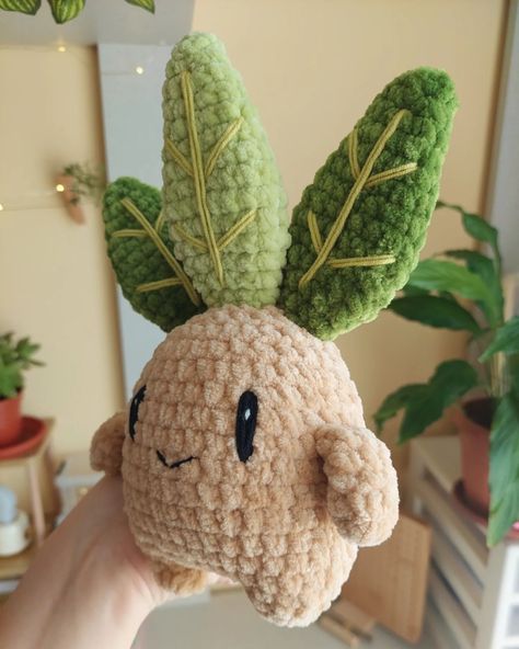 Fictional Plant, Crochet Mandrake, Crochet Trinkets, Chuckie Rugrats, Crochet Xmas, Big Baby, Crochet Business, Crochet Design Pattern, Beginner Crochet Projects