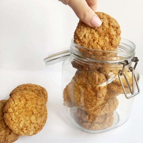 Vegan Hobnobs Recipe - Quick and Easy! • Wendy Finn Hobnobs Recipe, Chocolate Hobnobs, Healthy Bakes, Weekend Baking, Vegan Egg Substitute, Vegan Spread, Yummy Biscuits, Vegan Baking Recipes, Vegan Banana Bread