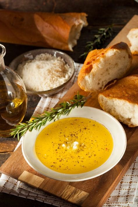 Best Dipping Sauces, Dipping Sauce For Bread, Bread Easy Recipes, Bread With Olive Oil, Knorr Spinach Dip, Oil Photography, Bread Dipping Oil, Honey Mustard Dipping Sauce, Bread Sauce