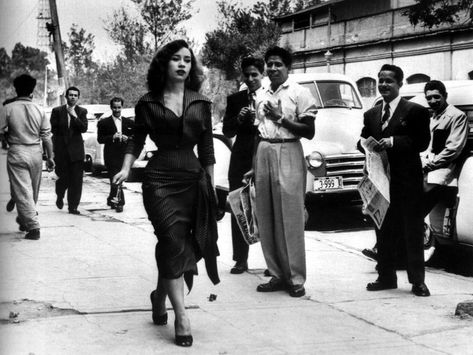 Femininity as Performance, and the Changing Face of Female Identity Cindy Sherman Photography, Chicano Love, Chicana Style, Zoot Suit, Mexican Fashion, Black And White Photograph, Mexican Culture, Mexican Art, Mode Vintage