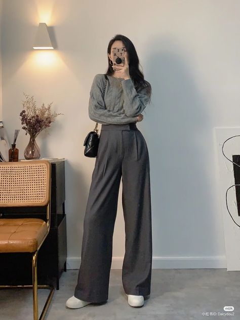 Light Grey Slacks Outfit Women, Grey Classic Pants Outfit, Grey Formal Pants Outfit Woman, Grey Outfit Korean, Korean Formal Pants, Grey Pants Outfit For Work Women, Korean Pants Outfit, Grey Trousers Outfit Women, Gray Trousers Outfit