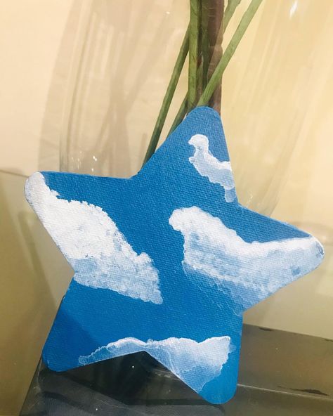 Himanshi Rai on Instagram: “The sky is the soul of all scenery☁️💙 . . Material used Mini star shaped canvas- @itsybitsycraftstore Paint brushes- @camlin_official…” Star Shaped Canvas Painting, Star Painting Ideas, Star Canvas Painting, Market Painting, Star Ideas, Cardboard Painting, Simple Acrylic, Star Painting, Alien Stage