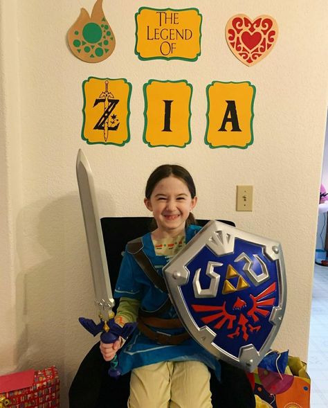 Breath Of The Wild Decorations, Princess Zelda Birthday Party, Breath Of The Wild Party Ideas, Zelda Party Invitations, Zelda Botw Birthday Party, Zelda Themed Birthday Party, Link Birthday Party Zelda, Legend Of Zelda Party Ideas, Zelda Breath Of The Wild Birthday Party