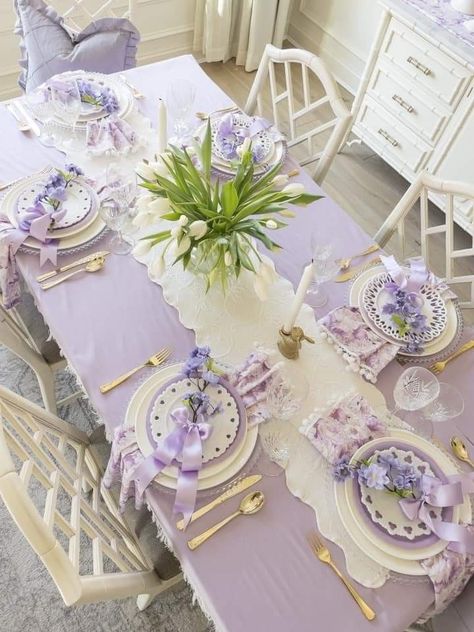 Afternoon Tea Table Setting, Dinner Table Set Up, Tea Party Table Settings, Tea Table Settings, Afternoon Tea Tables, Formal Table Setting, Diy Mother's Day Crafts, Purple Home Decor, Tea Party Table