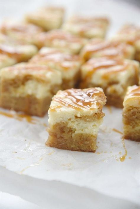 Salted Caramel Cheesecake Blondies Cheesecake Blondies, Caramel Blondie, Salted Caramel Cheesecake, Chilled Desserts, Caramel Cheesecake, Edible Cookies, Cheesecake Brownies, Sweet Treats Recipes, Scrumptious Desserts