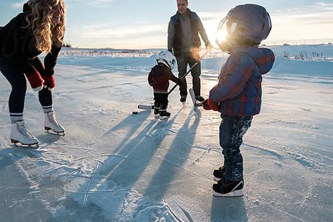 Family Hockey Photo Ideas, Ice Hockey Couple Aesthetic, Hockey Family Aesthetic, Family Ice Skating, Sports Wife, Nhl Wife, Hockey Family, Pond Hockey, Hockey Kids