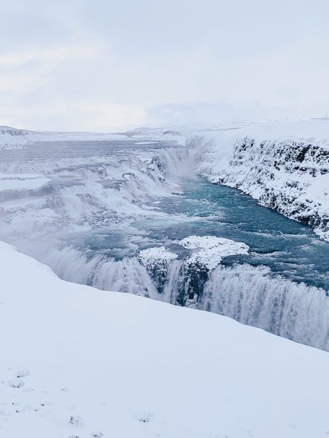 Iceland Winter Aesthetic, Snowy Vibes, Couples Ministry, Iceland House, Iceland Snow, Hair Color White, Iceland Pictures, Iceland Winter, Black Sand Beaches