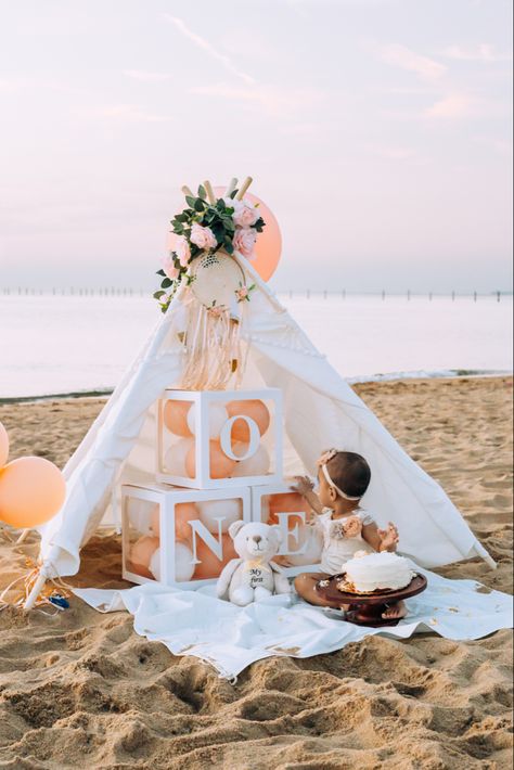 Cake Smash On Beach, Birthday At Beach Ideas, Beach Smash Cake Photoshoot, 1st Birthday Beach Photoshoot, Birthday One Year Girl, First Birthday Outdoor Photoshoot, First Birthday Beach Photos, Baby 1st Birthday Photoshoot, Beach Birthday Photoshoot