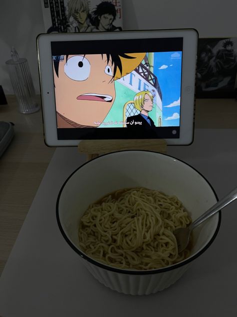 Anime Watcher Aesthetic, Watching Anime Aesthetic, One Oiece, Watching One Piece, Anime Watching, Anime Ramen, Watch Manga, One Piece Aesthetic, Watching Anime