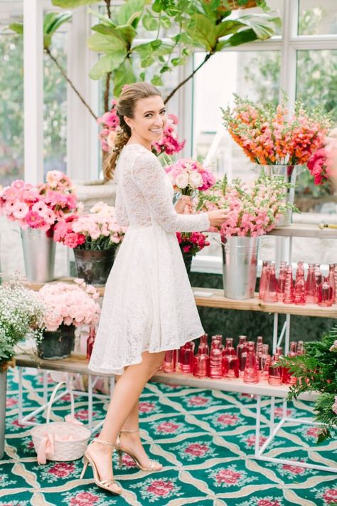 Flower Bars: 3 Ways to Include the Newest Wedding Trend at Your Event -Beau-coup Blog Spring Floral Bridal Shower Ideas, Evening Bridal Shower Ideas Night, Bridal Shower Photography, Shower Photography, Bridal Shower Inspo, Garden Bridal Showers, Spring Bridal Shower, Bridal Shower Inspiration, Bridal Shower Flowers