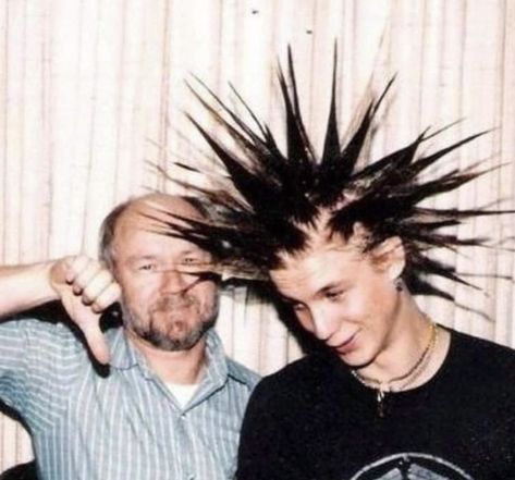 Punk Spikes Hair, Aesthetic Surgeon, Punk Rock Hair, 2000s Punk, Punk Men, 80s Punk, Punk Culture, Spiky Hair, Trad Goth