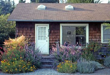 Small Front Yards, Small Front Yard Landscaping, Small Front Yard, Cottage Garden Design, Cottage Garden Plants, Coastal Gardens, Landscape Designs, Dry Creek, Beach Cottage Decor