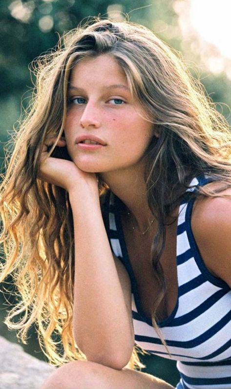 Natural Ways to Give Your Hair the Sun Kissed Look ... → Hair Guess Girl, Laetitia Casta, Usain Bolt, Michael Phelps, French Models, Charlotte Casiraghi, Claudia Schiffer, French Actress, Hair Wax