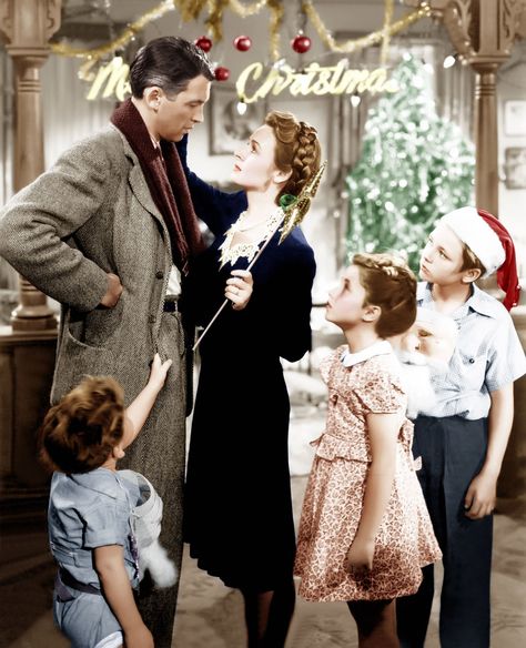 Movies Based On Books, Wonderful Life Movie, Best Holiday Movies, It’s A Wonderful Life, Fun Christmas Activities, It's A Wonderful Life, Donna Reed, Beloved Movie, Holiday Movies