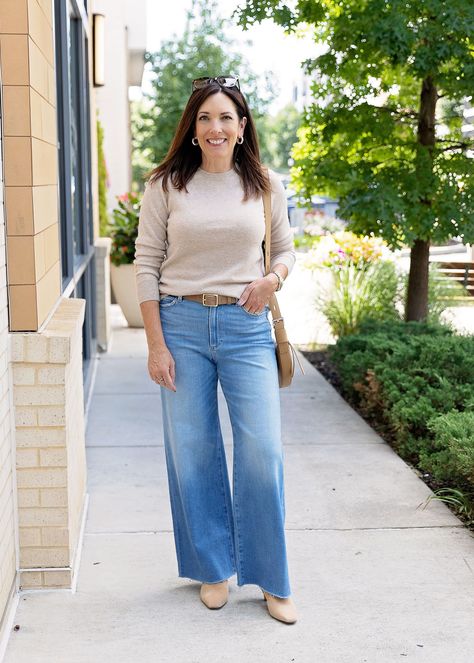 Wide Leg Jeans Outfit Fall, Outfits With Wide Leg Jeans, Wide Leg Jean Outfits, How To Wear Wide Leg Jeans, Styling Wide Leg Jeans, How To Style Wide Leg Jeans, Wide Leg Jeans Outfits, Wide Leg Outfit, Style Wide Leg Jeans