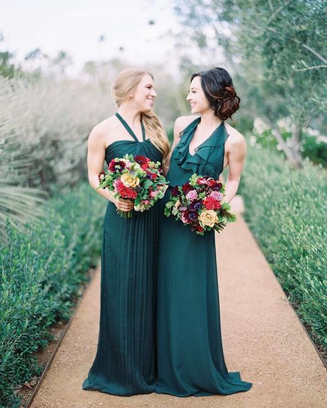 Beautiful Emerald green bridesmaid dresses with fall wedding bouquet #bridesmaids #fallbouquet #emeraldbridesmaiddress Jewel Tone Bridesmaid, Blue Fall Wedding, Popular Bridesmaid Dresses, Emerald Green Bridesmaid Dresses, Emerald Green Dress, Emerald Bridesmaid Dresses, Halter Bridesmaid Dress, Dark Green Dress, Black Bridesmaids