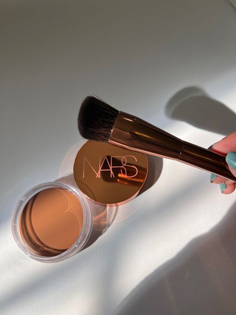 #nars #summer #style #makeupbrush #makeup #bronzer #bronze Bronzer Makeup Products, Bronzer Photography, Bronzer Aesthetic, Nars Makeup Aesthetic, Nars Laguna Bronzer, Nars Bronzer, Aesthetic Routine, Cream Bronzer, Nars Makeup