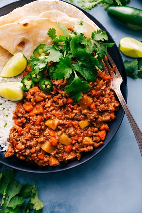 Turkey Picadillo Italian Couscous, Turkey Picadillo Recipe, Turkey Picadillo, Sweet Potato Quinoa Salad, Pan Sausage, Quinoa Tacos, Tacos Easy, Easy Roasted Vegetables, Picadillo Recipe