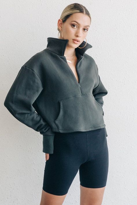 Athleisure Chic, Tiktok Outfits, Joah Brown, Cropped Pullover, Training Clothes, Sherpa Pullover, Brown Outfit, Extra Long Sleeves, Sporty Girls