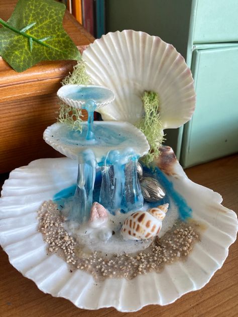 Birth Cake, Disney Inspired Nursery, Crystal Terrarium, Sea Shells Diy, Beautiful Terrariums, Seashell Projects, Shells Diy, Seaside Art, Flower Resin Jewelry