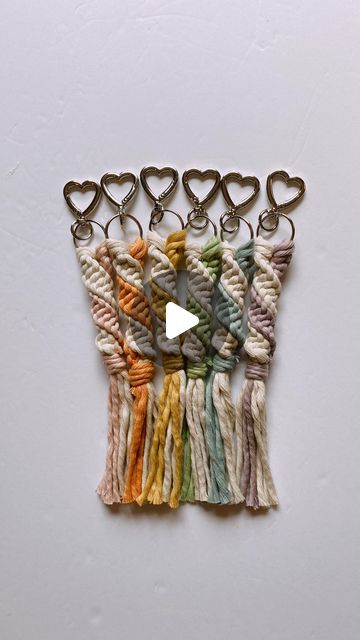 Hemp Cord Macrame, Tutorial Macrame Keychain, Macrame Tassel Keychain, Macrame Car Diffuser Diy Tutorial, Diy Macrame Gifts, Macrame Keychain Diy Tutorials, Macrame Keychain Diy, Macrame Keychain Tutorial, Diy Macrame Keychain