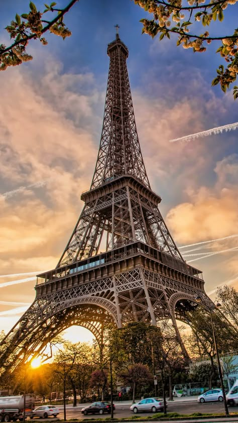 Best Hotels In Paris, Paris Photography Eiffel Tower, Eiffel Tower Pictures, Awesome Backgrounds, Torre Eiffel Paris, Paris Tower, Eiffel Tower Photography, Underwater Portrait, Hotels In Paris