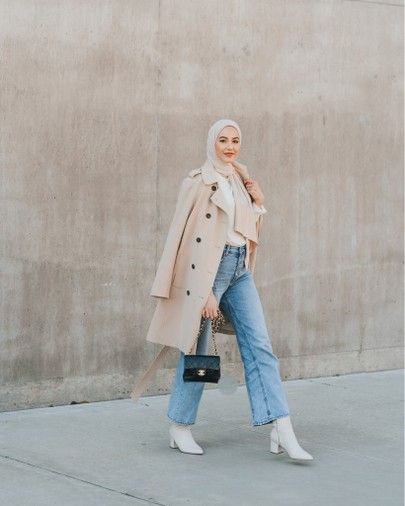 Trench Coat Spring Outfit, Leena Snoubar, Trench Coat Spring, Modern Hijab Fashion, Modest Fashion Hijab, Muslim Fashion Hijab Outfits, Muslim Women Fashion, Beige Coat, Hijab Styles