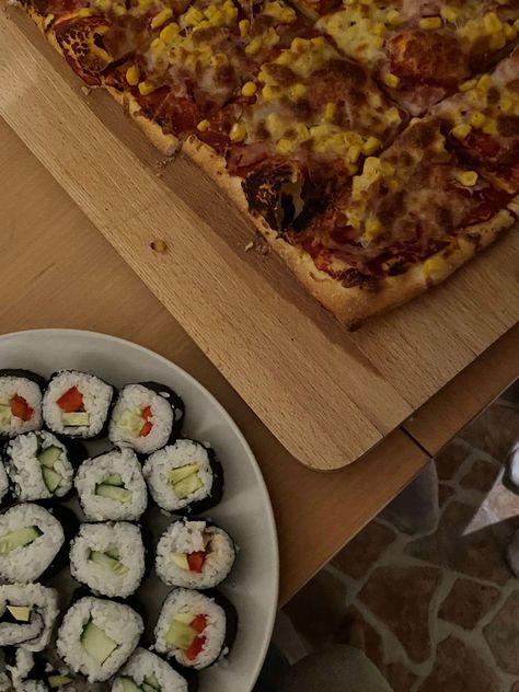 selfmade sushi pizza Sushi Pizza, Bucket List, Pizza, Pizzas