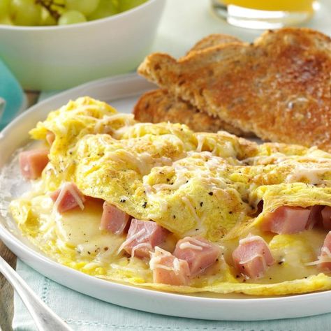 Inspired by: Ham & Cheese Omelette Ham And Cheese Omelette, Menu Sarapan Sehat, Omelets Recipe, Diner Recept, Omelette Recipe, Diner Recipes, Quick Breakfast Recipes, Clam Recipes, Homemade Breakfast