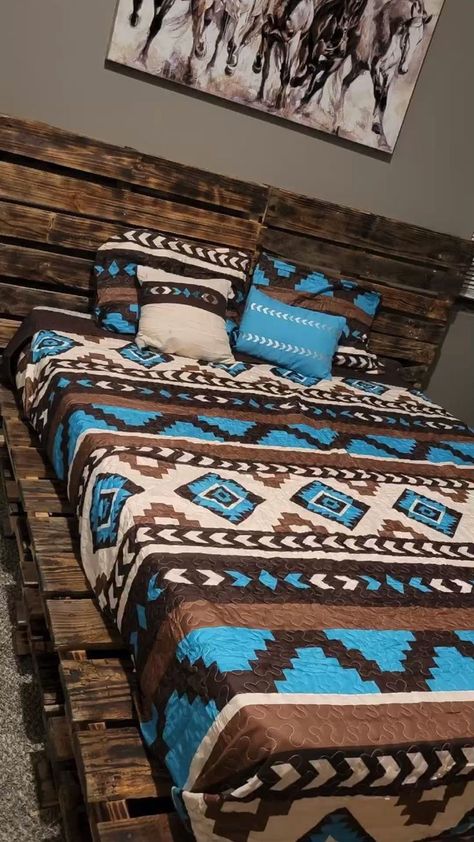 Western Boho Bedroom Ideas Teal, Pallet Bed Frame Western, Western Bedroom Ideas For Couples, Western Bed Frame Rustic Bedrooms, Western Bedframe Ideas, Western Room Paint Colors, Country Style Bedroom Ideas, Western Beds, Western Bed Frame