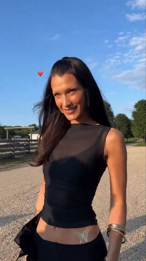 Bella Hadid | Good morning sunshine 🌙💕🦋 | Facebook Bella Hadid Tattoo, 2000s Fashion Trends, Kendall Style, Bella Hadid Outfits, Basket Vintage, Sparkly Top, Beautiful Goddess, Good Morning Sunshine, Gigi Hadid