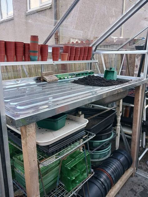 Plant Repotting Station, Diy Potting Table, Plant Repotting, Allotment Ideas, Potting Station, Old Sink, Potting Table, Glass House, Vegetable Garden