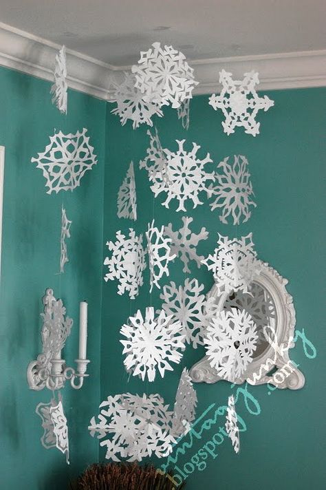 Christmas Ceiling Decorations Ideas, Ceiling Decoration Ideas, Christmas Ceiling, Christmas Exterior, Christmas Ceiling Decorations, Diy Christmas Snowflakes, Exterior Lights, Christmas House Lights, Lights Ideas