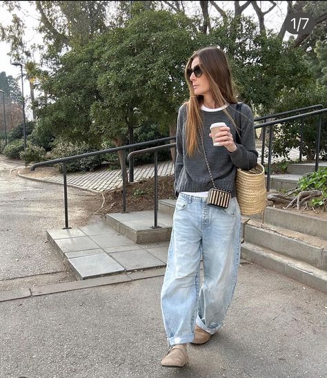 Jeans Outfit Street Style, Barrel Jeans Outfit, Ugly Fashion, Outfit Street Style, Look Boho Chic, Barrel Jeans, Jeans Street Style, Funky Outfits, Fabulous Clothes