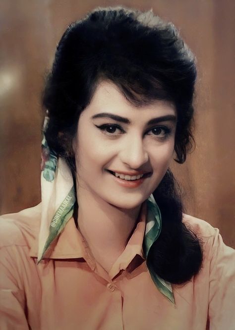 #cinemaajkal Old Actress Indian, Saira Bano, Old Bollywood Actress, Saira Banu, Portrait Studies, Bollywood Retro, Old Film Stars, Old Is Gold, Girls Foto