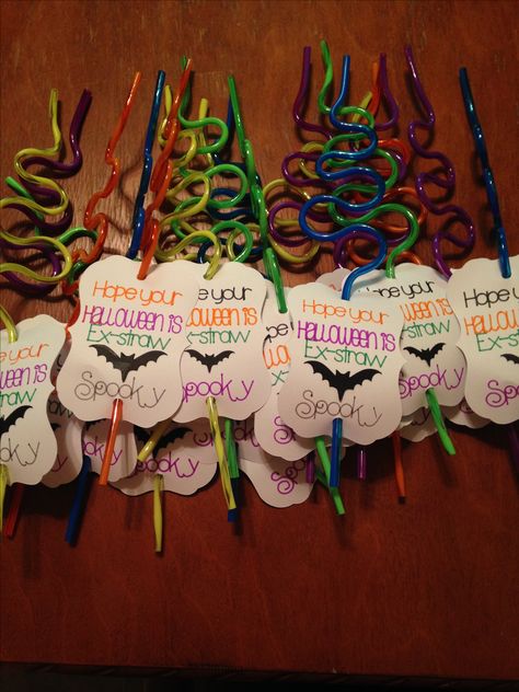 Non candy Halloween treat for school party. Tag made with the Cricut Halloween Gifts For Students, Halloween Class Treats, Gifts For Classmates, Halloween Classroom Treats, Diy Halloween Gifts, Halloween School Treats, Halloween Class Party, Gifts For Students, Halloween Decor Diy