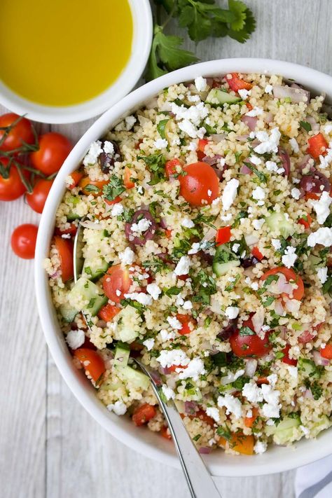 Mediterranean Couscous Salad, Making Couscous, Couscous Salad Recipes, Mediterranean Couscous, Make Ahead Salads, Couscous Salat, Couscous Recipes, Couscous Salad, Vegetarian Lunch