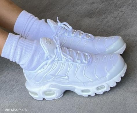 Nike Vapormax Outfit, Tns Nike, Jordan Shoes Girls, Nike Tn, Shoe Wishlist, Wavy Lines, Cute Nike Shoes, Fresh Shoes, Sport Shoes Women