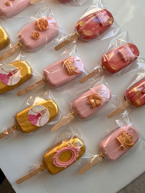 Barbie themed cakesicles for girls. Mirror cakesicles. Princess cakesicles. Princess Theme Cakesicles, Barbie Cakesicles, Princess Cakesicles, Gold Cakesicles, Girls Mirror, Pink Barbie, Princess Theme, 7th Birthday, Party Planning