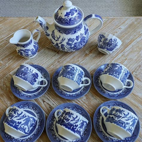 🌟 SOLD 🌟 Piece Churchill Willow Tea Set. In great condition without any chips, cracks or crazing. 6x Tea Cups 6x Saucers 1x Teapot 1x Sugar Bowl 1x Small jug #antiqueandvintagebynes #churchillwillow #blueandwhitetransferware Willow Tea, Churchill, Sugar Bowl, Tea Set, Tea Pots, Tea Cups, Conditioner, Chips, Bowl