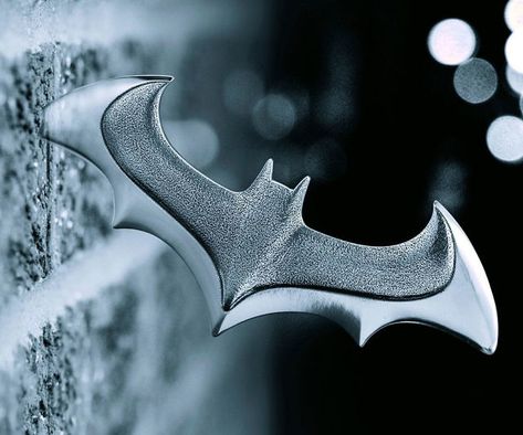 Knightmare Batman, Batman Crafts, Iron Batman, Batman Batarang, Logo Batman, Batman Statue, Batman Dark, Batman Wallpaper, Dc Comics Artwork